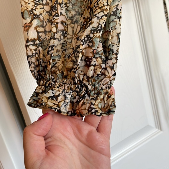 Astr Floral balloon sleeve top love song top - Picture 4 of 9